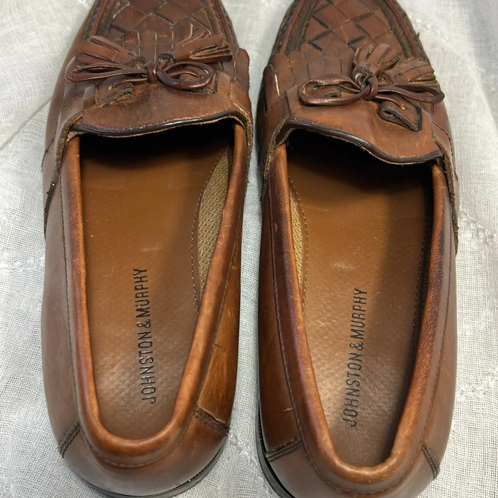 Johnston and Murphy leather loafers with tussles almost NEW